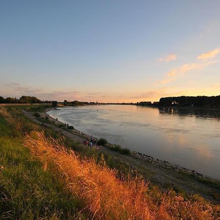 Hotel & Restaurant Zum Vater Rhein Monheim am Rhein Eksteriør billede